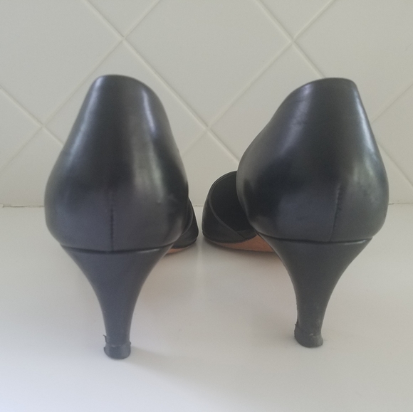 Gorgeous VINCE black Aurelian kitten heels - Picture 4 of 8